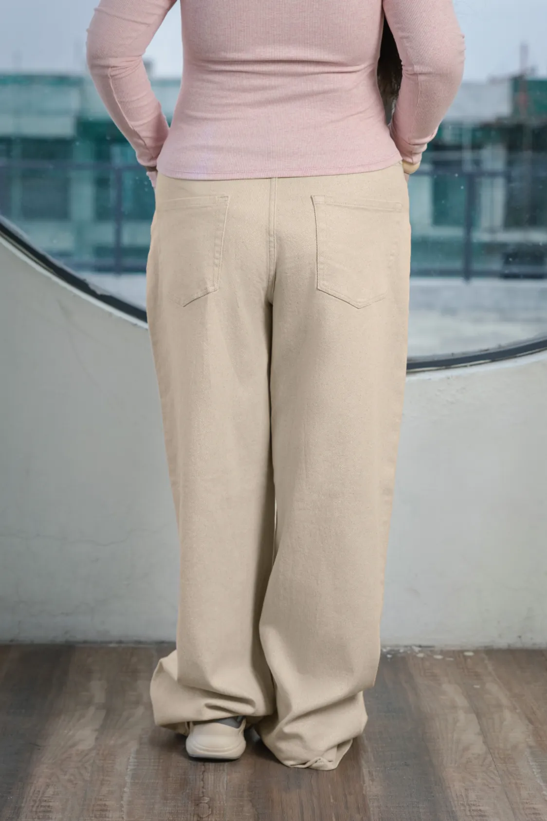H&M Curvy Fit Wide Ultra High Jeans - Image 2